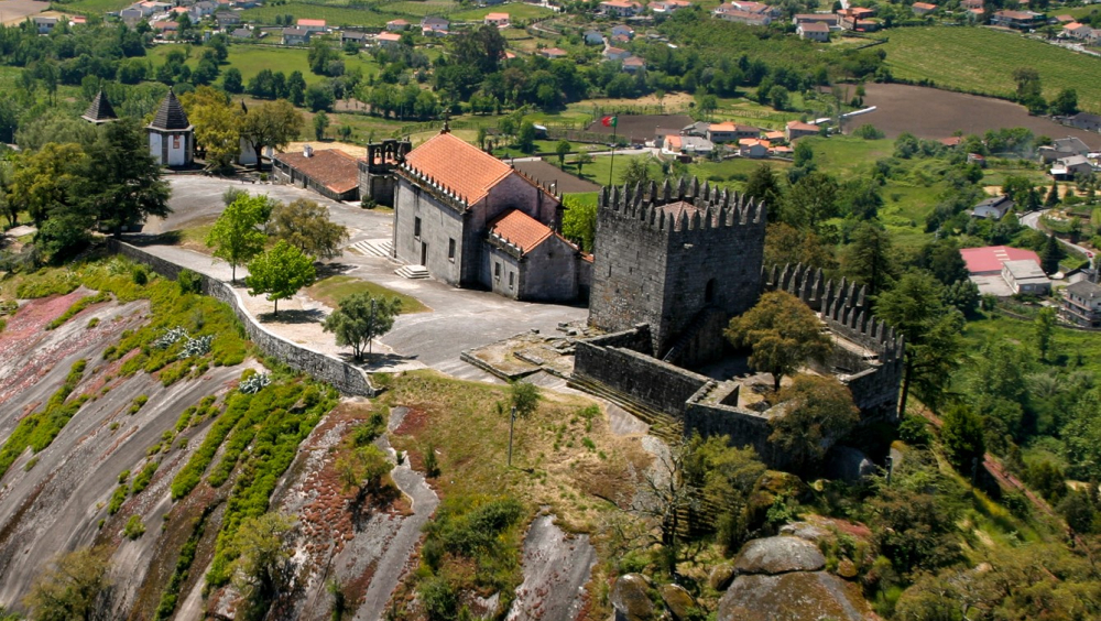 Peddy paper em familia no interior da torre de menagem do Castelo de Lanhoso