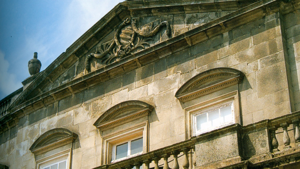 Entre Janelas e Portas: Viagens no Tempo