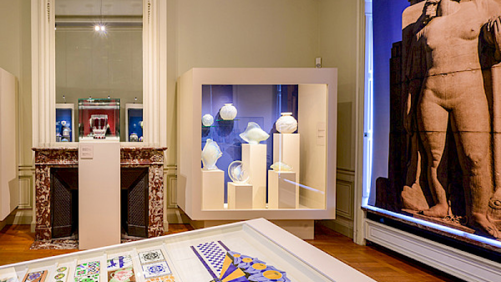 ART DECO. The style of a society in the throes of change