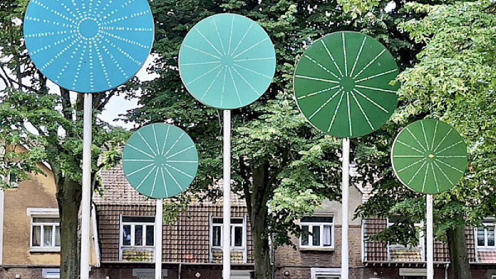 From Experimental Site to Lush Art Deco: The Garden City La Roue