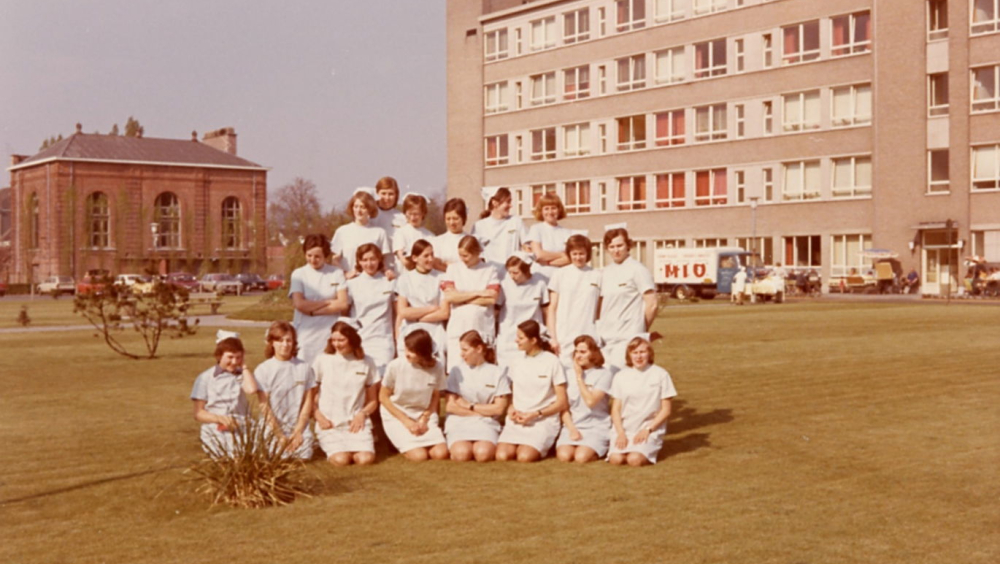 De Zusters van Liefde, vrouwen die bouwen in stijl