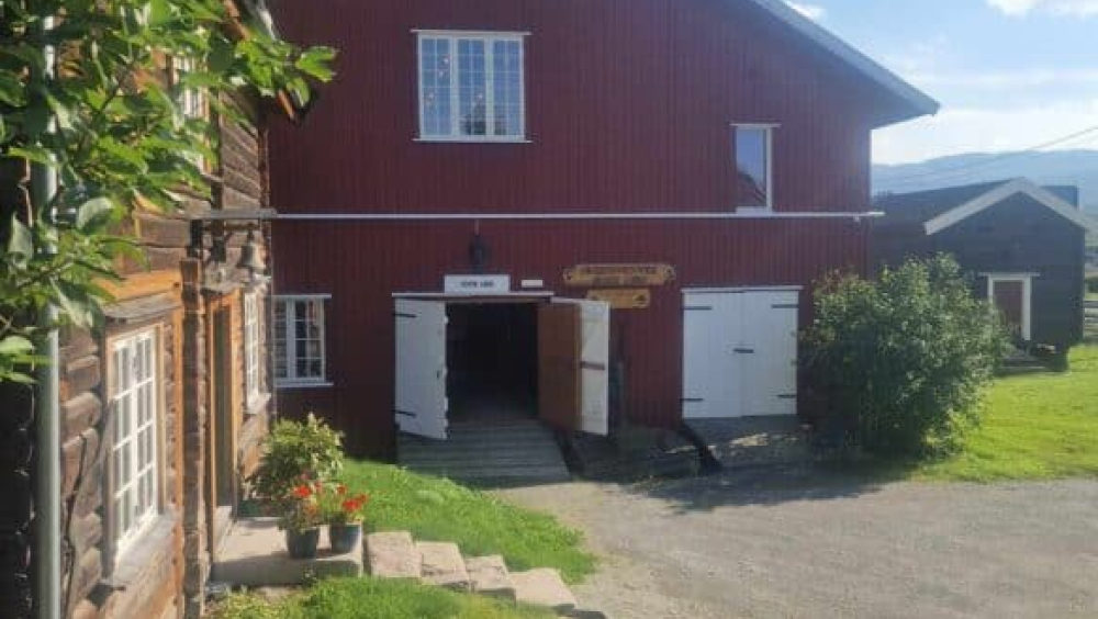 Åpen bygdesamling.