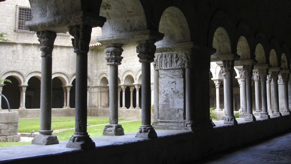 Dos claustres i un mestre constructor