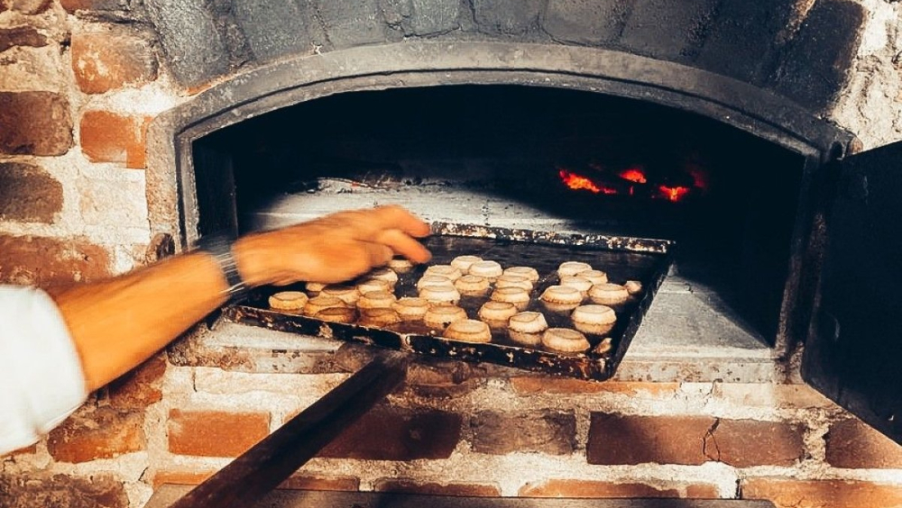 Koekjes bakken in bakhuis