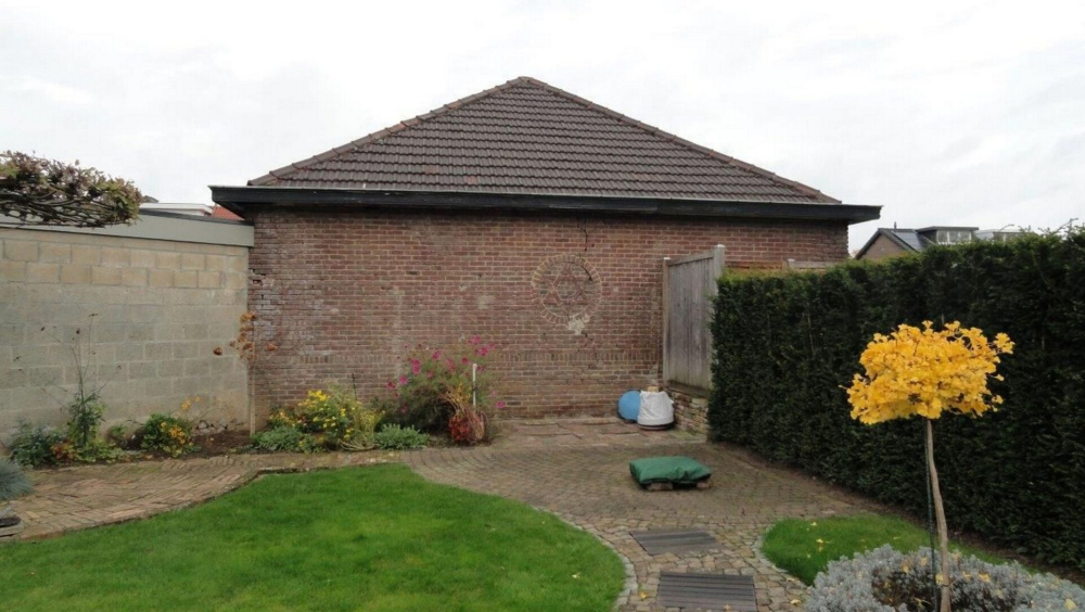 Metaheerhuisje en Joodse begraafplaats