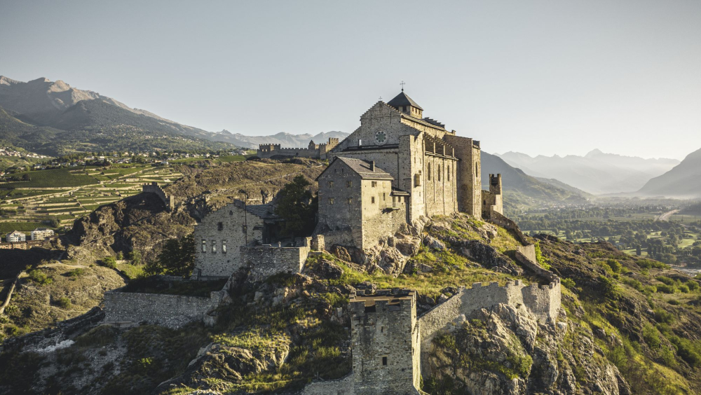 LA BASILIQUE ET LE LOGEMENT DU SACRISTAIN DE VALÈRE COMME VOUS NE LES AVEZ JAMAIS VUS