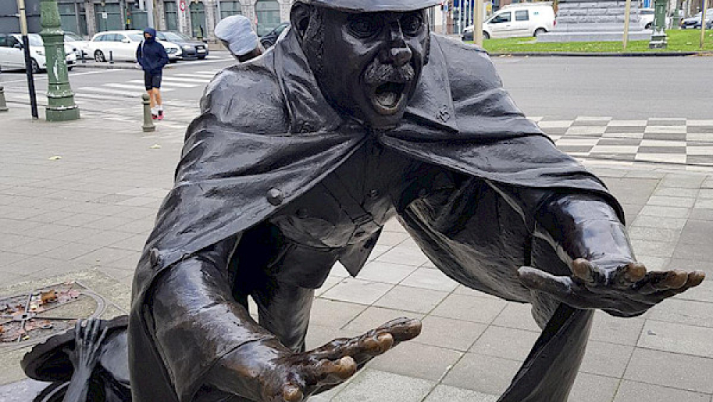 Spectacle and commerce: Art Deco in its grandness