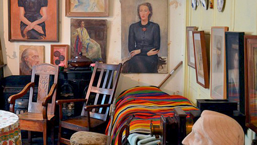 Guided tour of the listed parts of a live-in atelier in the Leopold district and discovery of the works of Marcel Hastir