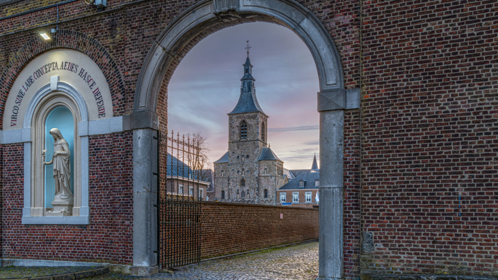 Lezing wat restaureerde dr. P.J.H. Cuypers in het ou...