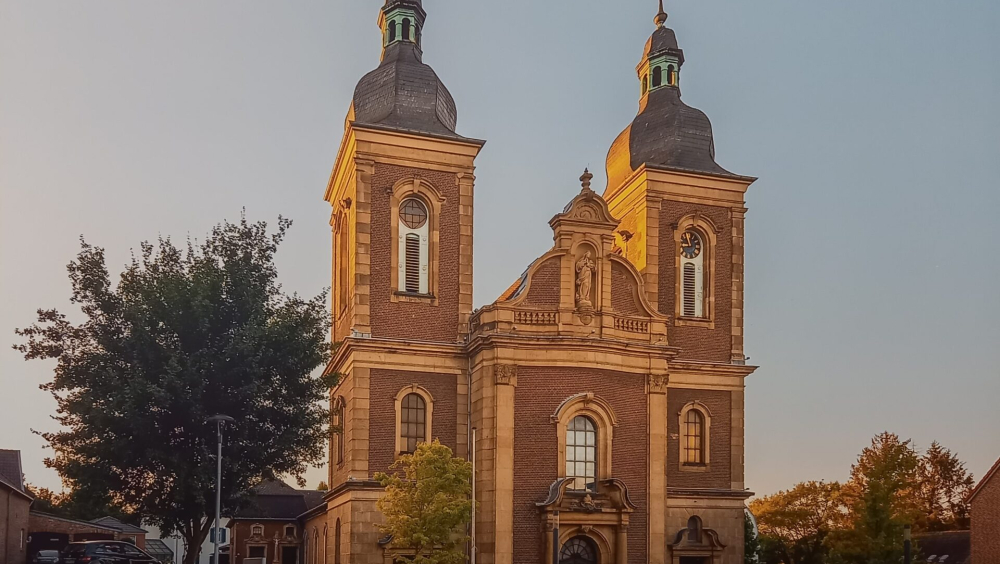 Maria Himmelfahrtkirche in Herzogenrath is geopend.