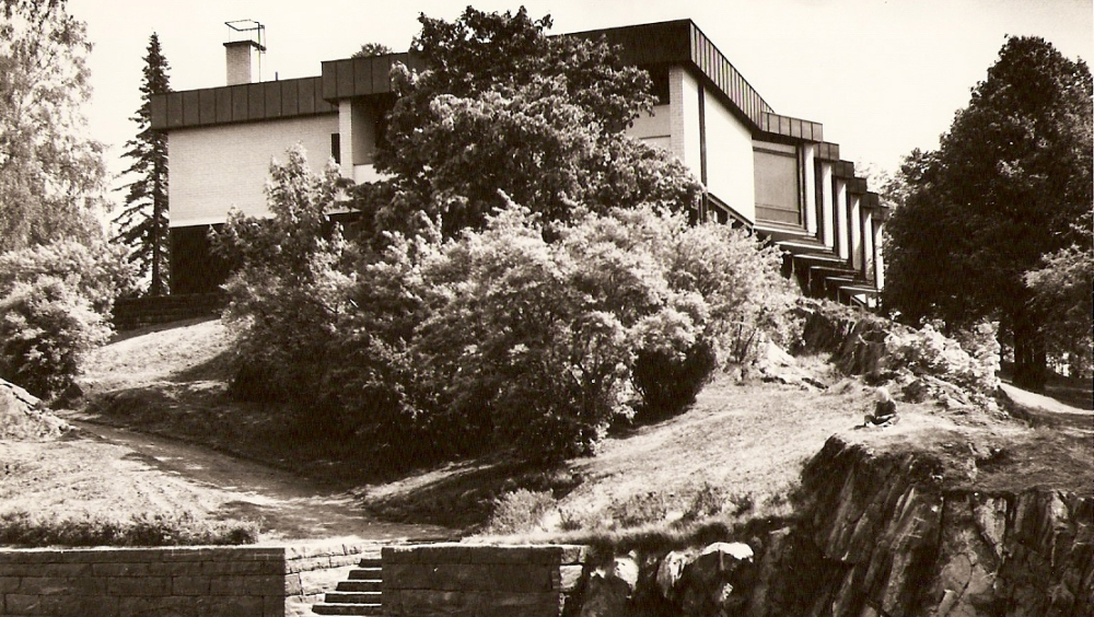 Nälkälinnanmäen kirjastotalon urakointi ja rakentaminen