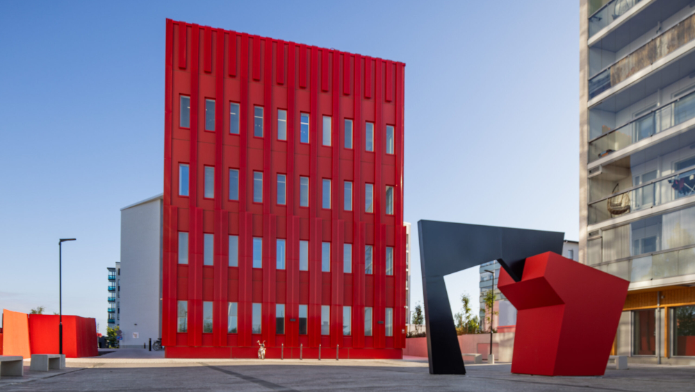 Opastettu kävelykierros: Rohkeaa arkkitehtuuria Pirkkalassa