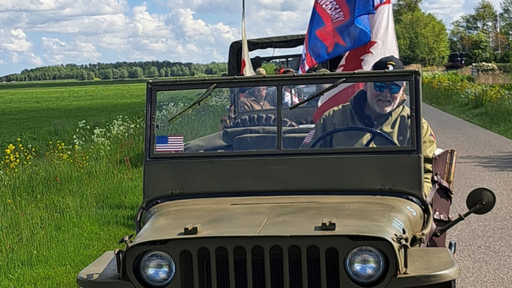 Een ritje met een oud legervoertuig