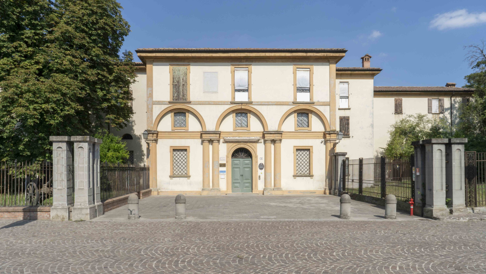 Chiesa, abitazione, museo, biblioteca... Casa Carducci: un edificio, tante storie