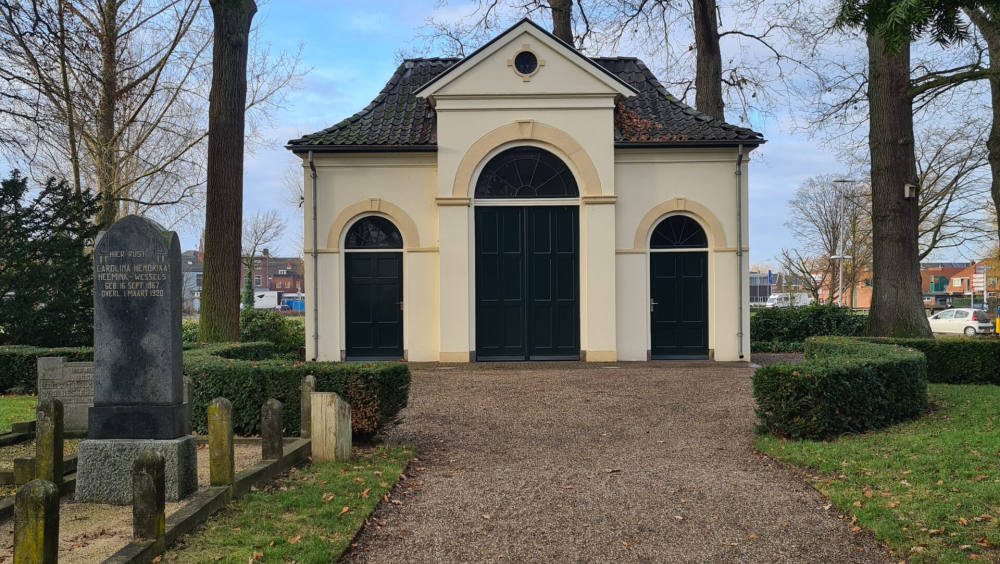 Baarhuisje en oude begraafplaats