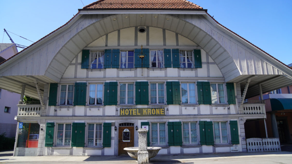 EINE KRONE FÜR HUTTWIL: VOM GROSSBÄUERLICHEN WOHNHAUS ZUM LANDGASTHOF