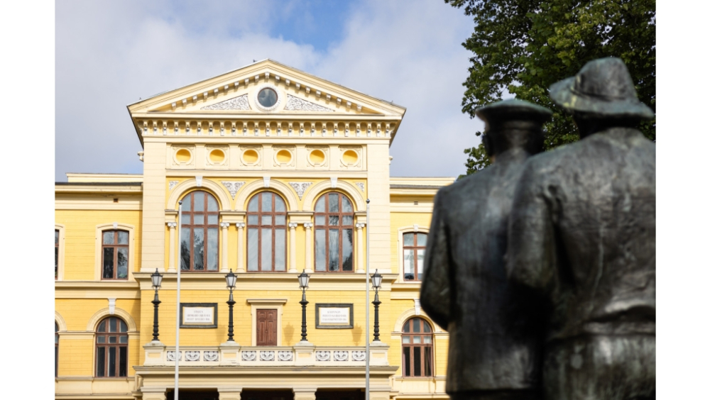 Vallan asuinsijat -kävelykierros Vaasan hallintorakennuksiin