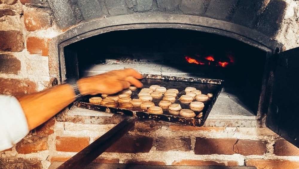 Koekjes bakken in bakhuis