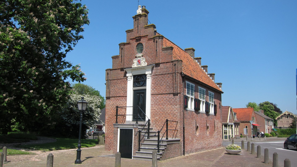Raadhuis met oude gevangenis