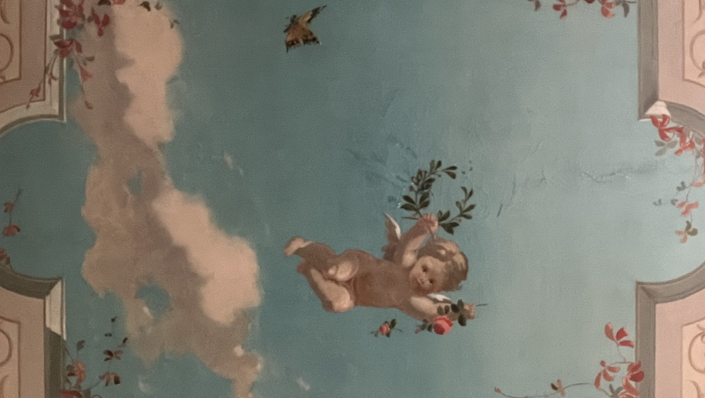 AU-DELÀ DE LA FAÇADE