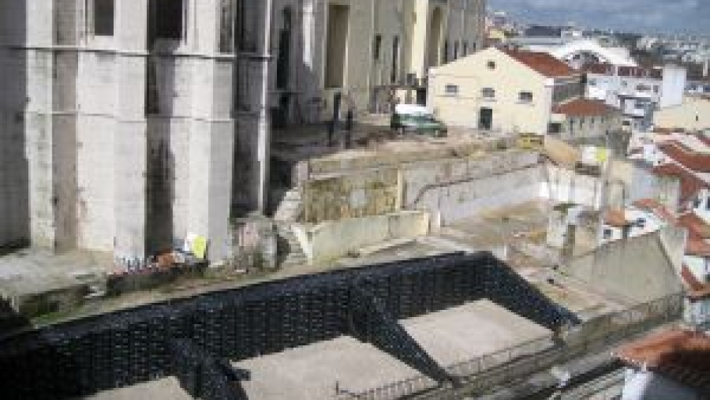 Convento do Carmo : das ruinas aos terraços