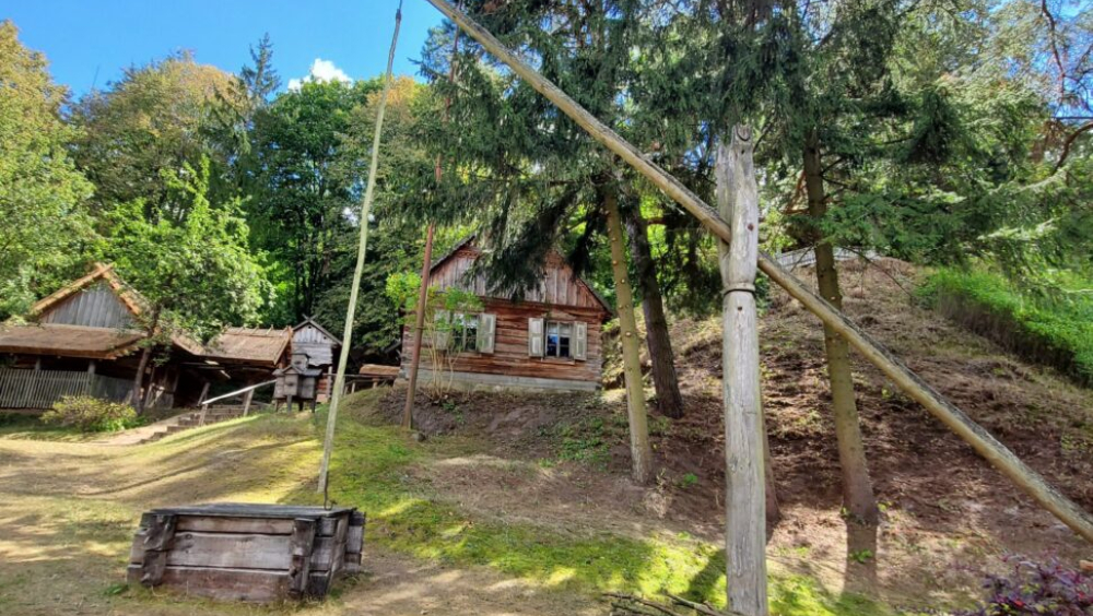 „Budownictwo mieszkalne, a gospodarskie - spacer po Skansenie Kurpiowskim w Nowogrodzie” Organizatorzy