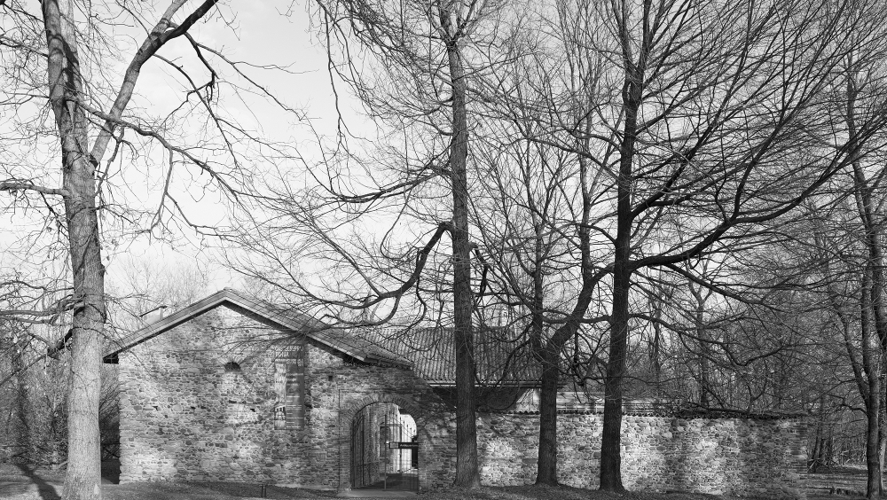 Intrecci di storia: fili, ricami e abiti dal medioevo