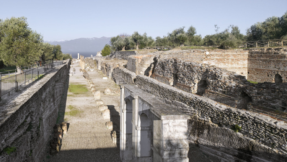 le lanterne nascoste. Alla scoperta delle Grotte di Catullo