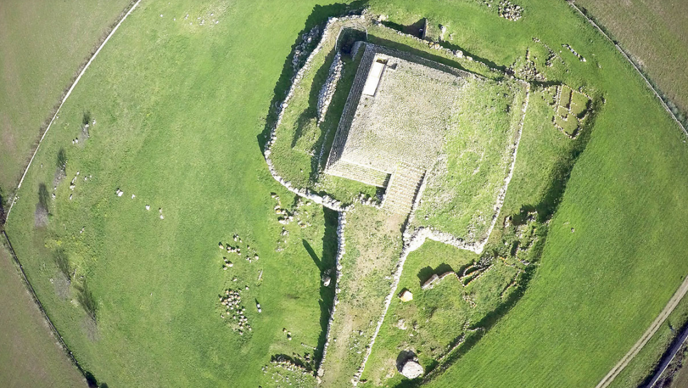 Monte d’Accoddi. L’arte di costruire un monumento unico con grandi pietre