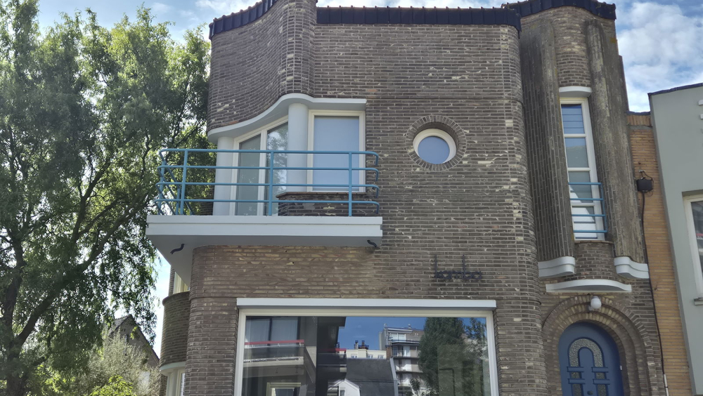 Ontdek de art deco- en pakketbootstijl in woning Kamba