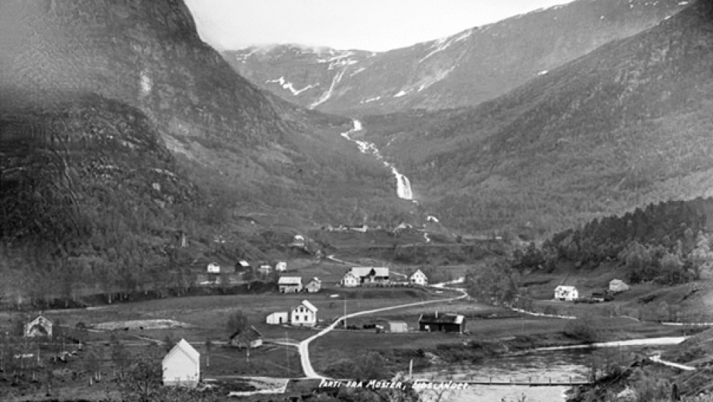 Kulturkveld i Eidsland Grendahus – ferdsle på sjøen, sang og dans, betasuppe, kake og åresal – Kulturarvfestival i Indre Vestland