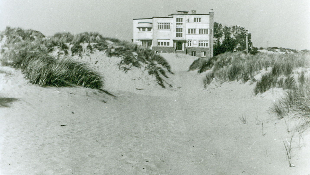Ontdek het Duinenhuis en de expo ‘Souvenirs in het zand’