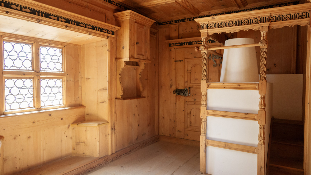 WIE WOHNTEN ÄBTISSINNEN IN MÜSTAIR?