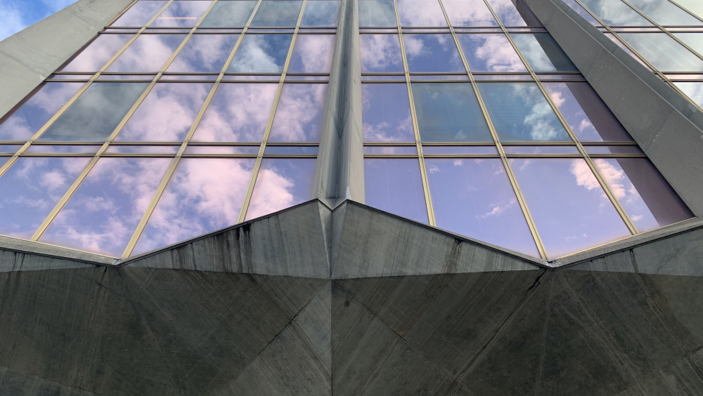 BRUT, BRUTAL, BRUTALISTE