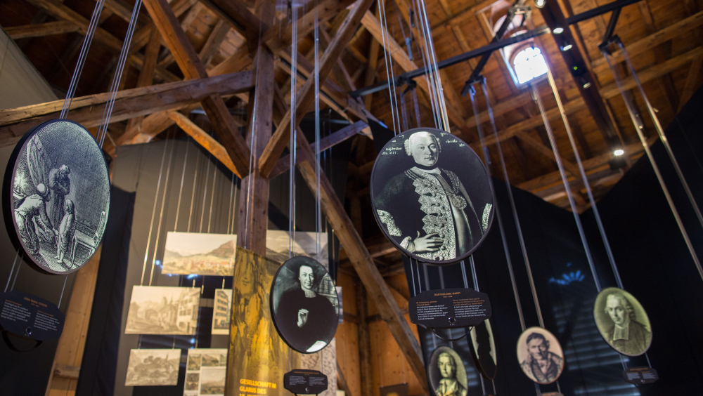 ANNA GÖLDI MUSEUM IM HISTORISCHEN HÄNGGITURM IN ENNENDA MIT THEATERMATINÉE AM SONNTAG