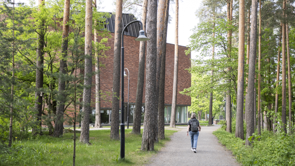 Avoin englanninkielinen Seminaarinmäen Aallon kampuksen opastuskierros