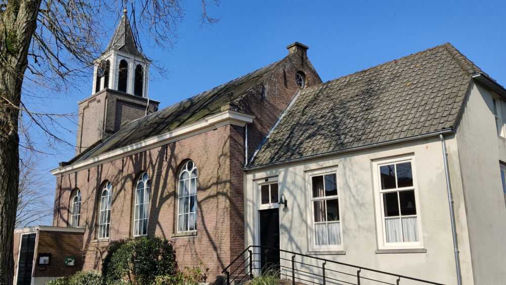 Kerk en consistorie te Oosterwijk