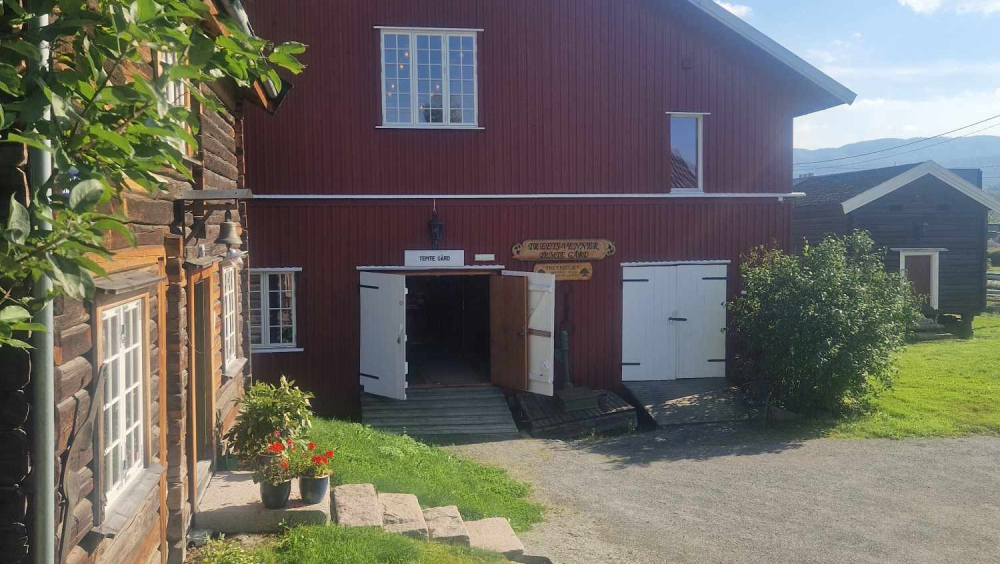 Temte Gård og Bygdesamling inviterer til foredraget «Hva betyr hjem? – Fra et innvandrer-/utvandrerperspektiv».