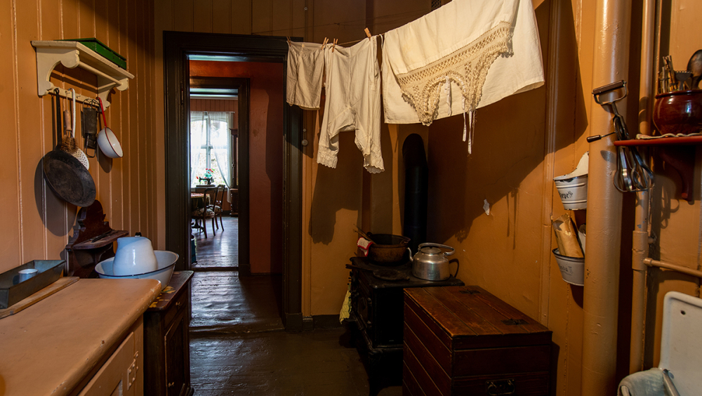 Omvisning i arbeiderleiligheten Gråbein