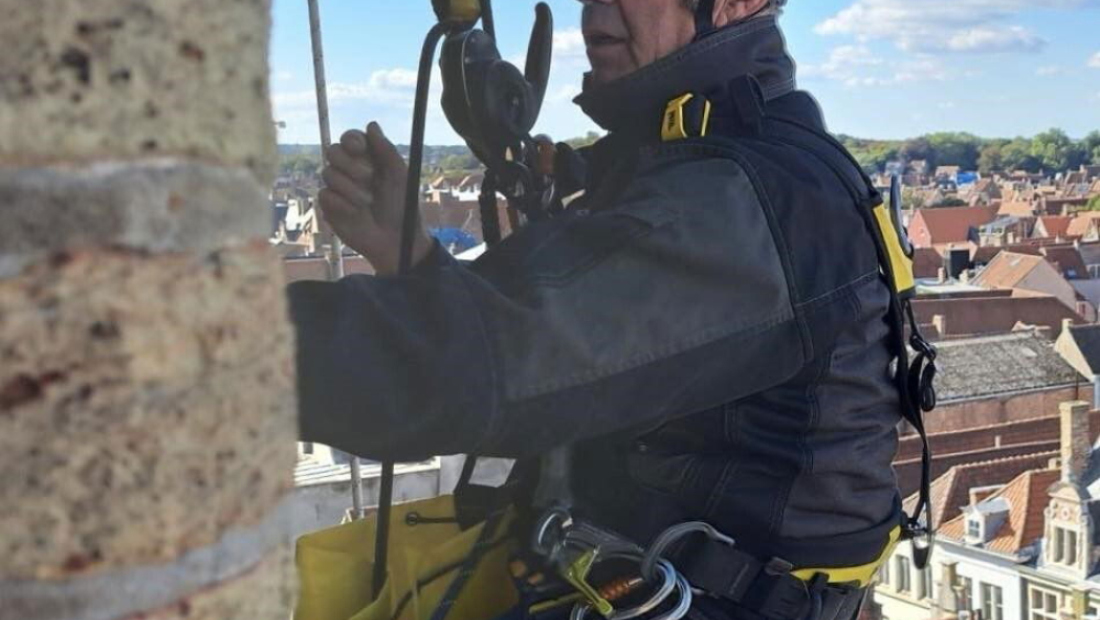 Monumentenwacht in actie: touwen, toptechniek en teamwork