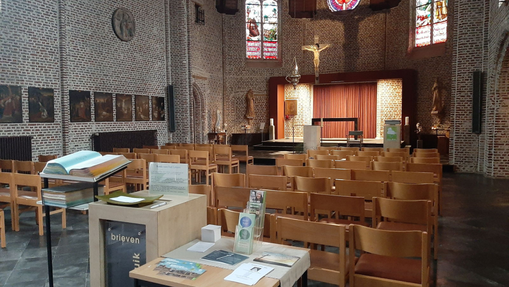 Glazen (on)deugden: poëzie gelooft in stijl