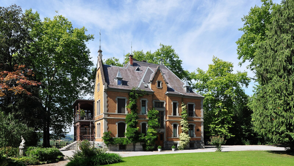 VILLA SCHLOSSHALDE - GROSSBÜRGERLICHES WOHNEN