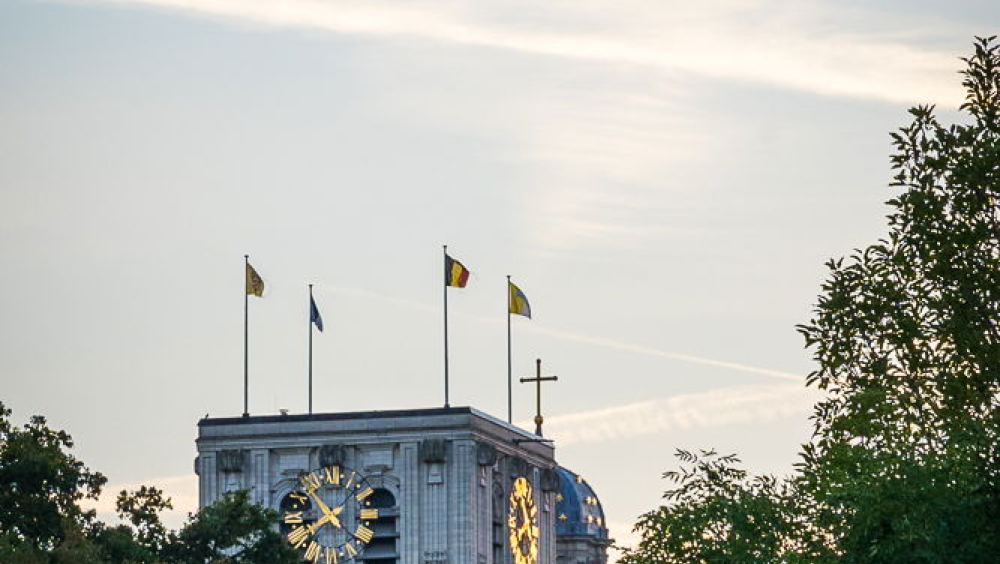 Beklim de Klokkentoren van Onze-Lieve-Vrouw Basiliek
