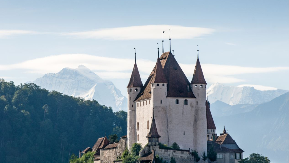 SANIERUNG SCHLOSSBERG THUN IM SPANNUNGSFELD ZWISCHEN TRADITION UND MODERNEN ANFORDERUNGEN