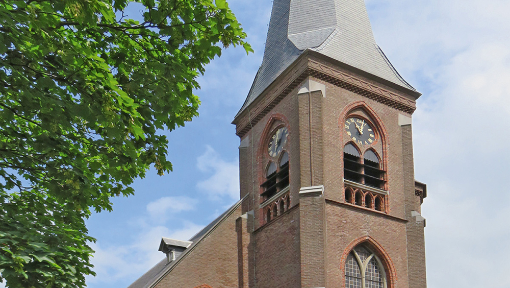 Parochiekerk Sint Odulphus en Begraafplaats