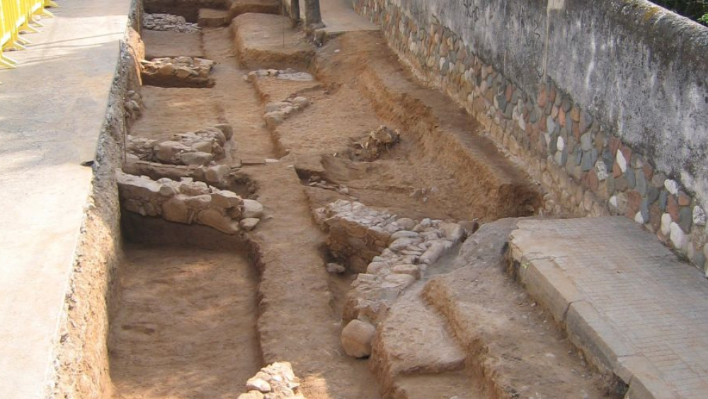 Set mil anys d’història sota l’asfalt del carrer
