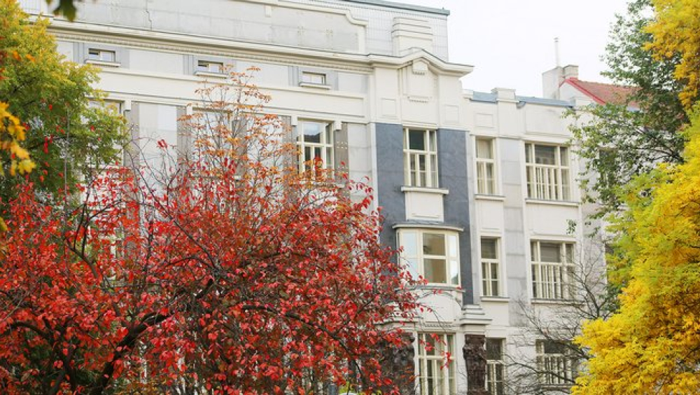 Jugendstilgebäude der Vienna Business School Hamerlingplatz