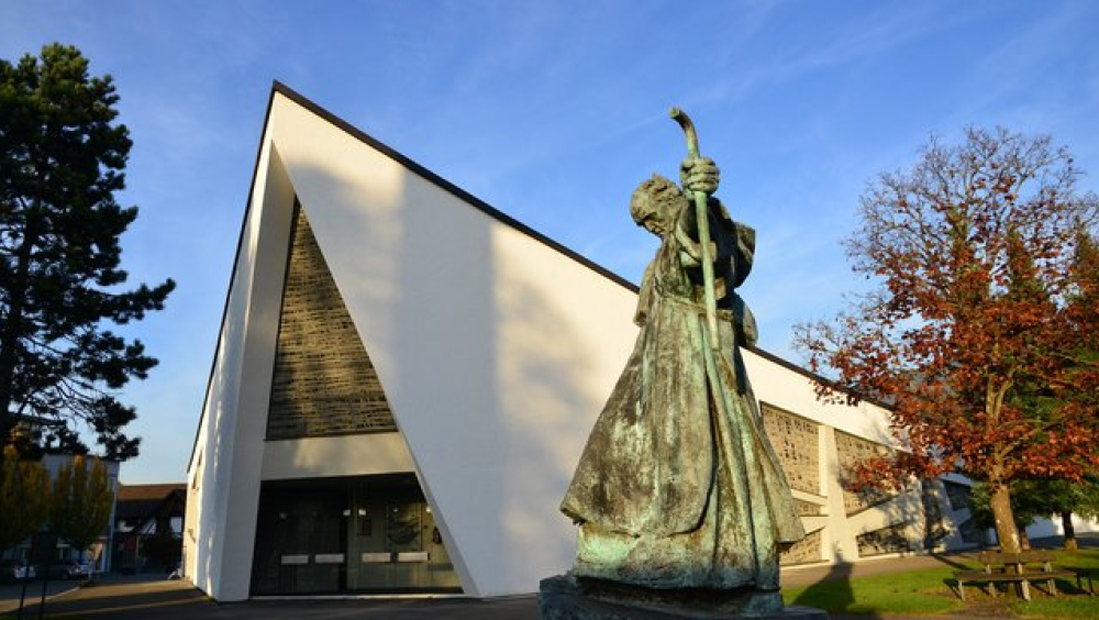 Faszination Kirche – mit allen Sinnen erinnern: Kirchenführung für Hochbetagte und Menschen mit Demenz in St. Kolumban