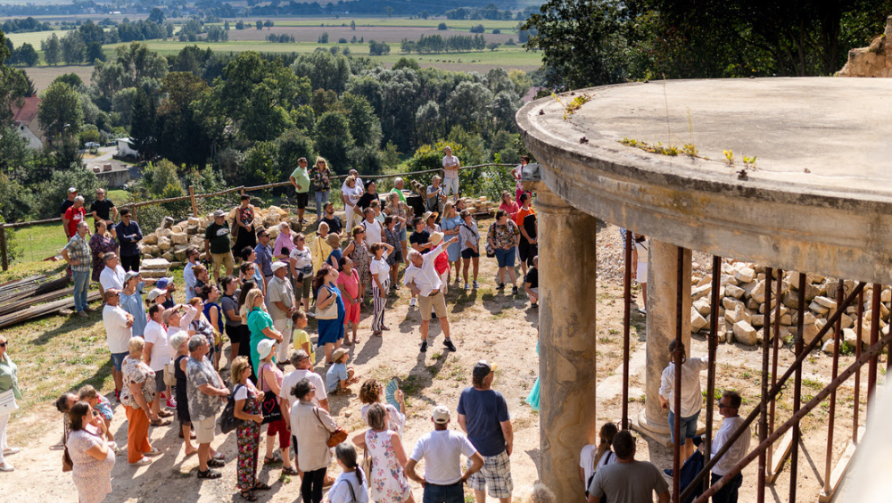 WIEŃCOWINY WE DWORZE - PAŁAC W SKALE Organizator