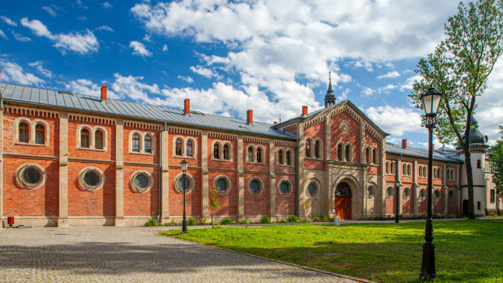 ARCHITEKTURA MOSTEM ŁĄCZĄCYM POKOLENIA Organizator